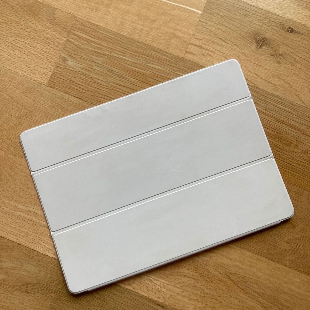iPad Pro Vegan Suede Smart Folio Cover by Apple White EUC